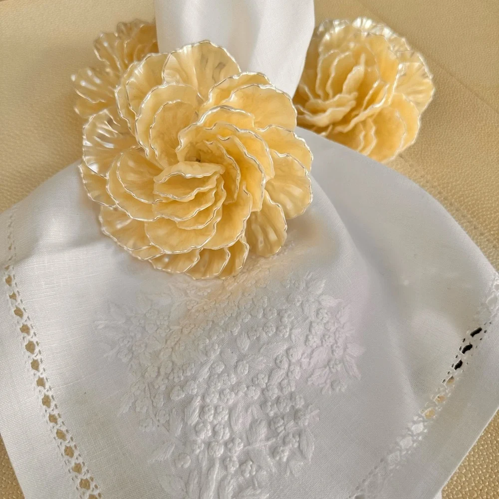 Madrepérola Flower Napkin Rings with placemats (set of 8)